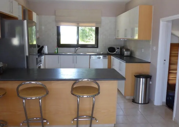 Private Heated Pool Sea Views- Sleeps6 Willa Pafos