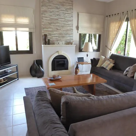 Private Heated Pool Sea Views- Sleeps6 Villa Paphos