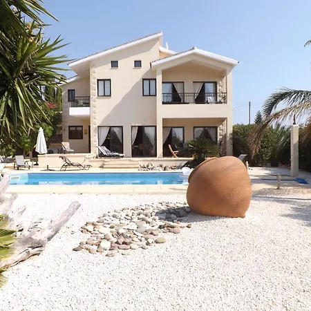 Private Heated Pool Sea Views- Sleeps6 Villa Paphos