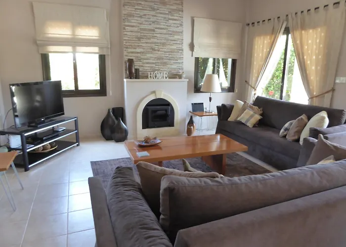 Private Heated Pool Sea Views- Sleeps6 Villa Paphos