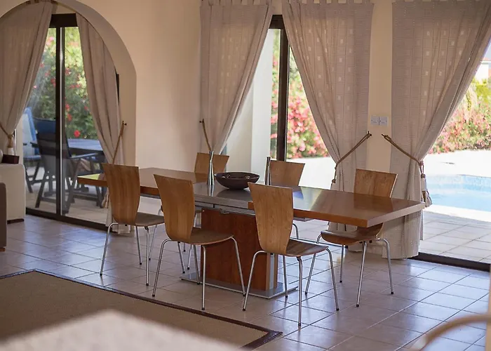 Private Heated Pool Sea Views- Sleeps6 * パ フォス